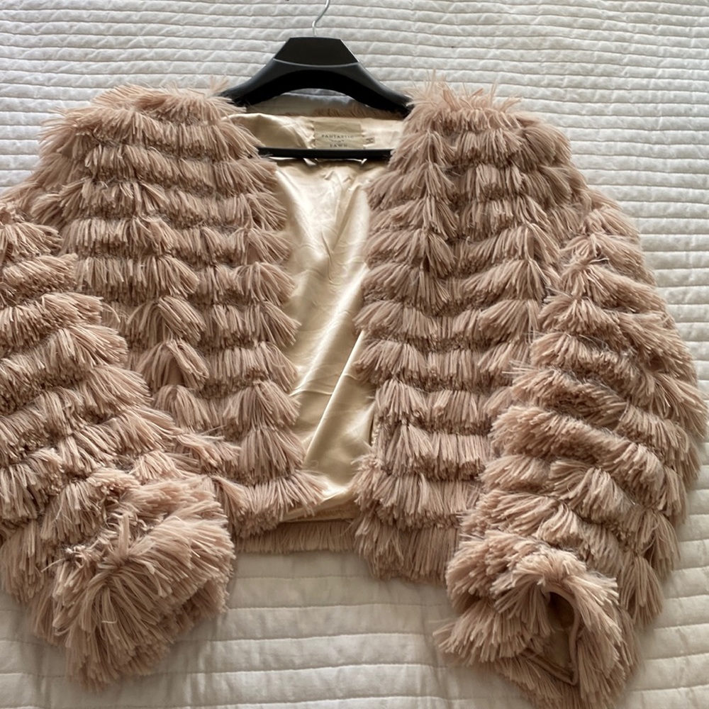 Fashion piece light and fluffy jacket
